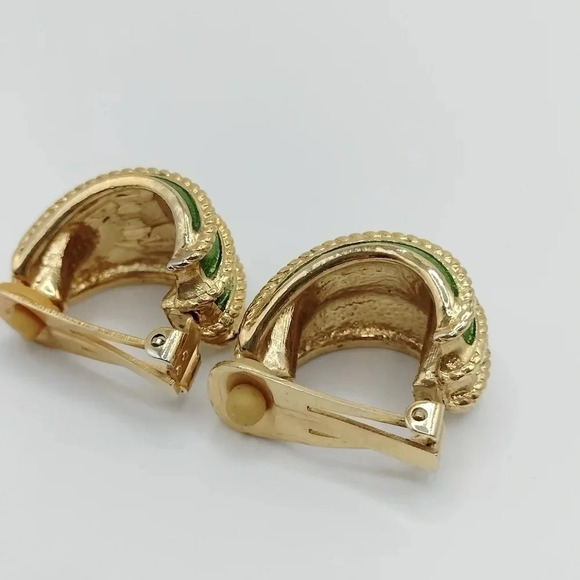 Light Green Enamel and Gold Tone Dome Hoop Clip On Earrings 1" Vintage - Picture 5 of 7